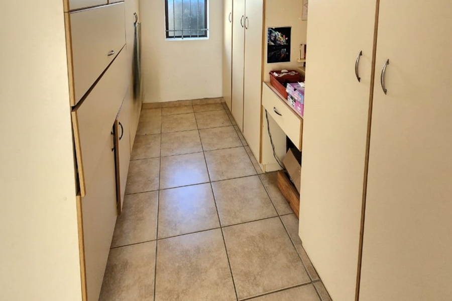 6 Bedroom Property for Sale in Wavecrest Eastern Cape
